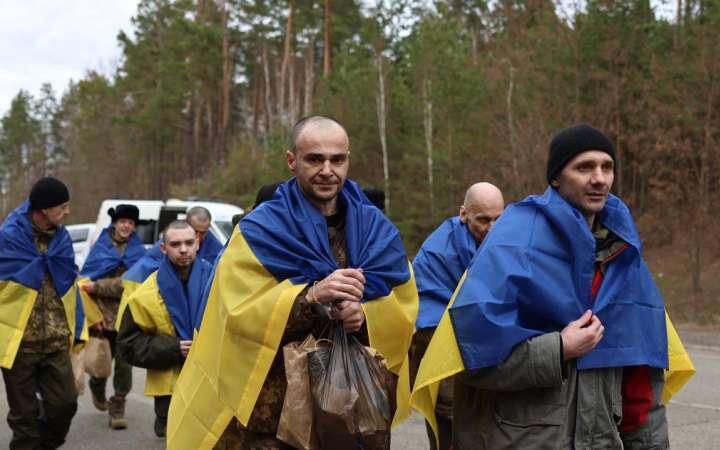 За три роки під час обмінів повернуто з неволі 4306 людей, 469 – поза обмінами, також повернуто 7000 тіл оборонців