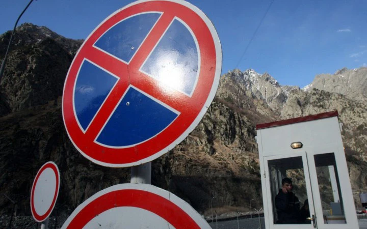 П'ятеро українців оголосили голодування на кордоні Росії та Грузії і вимагають консула