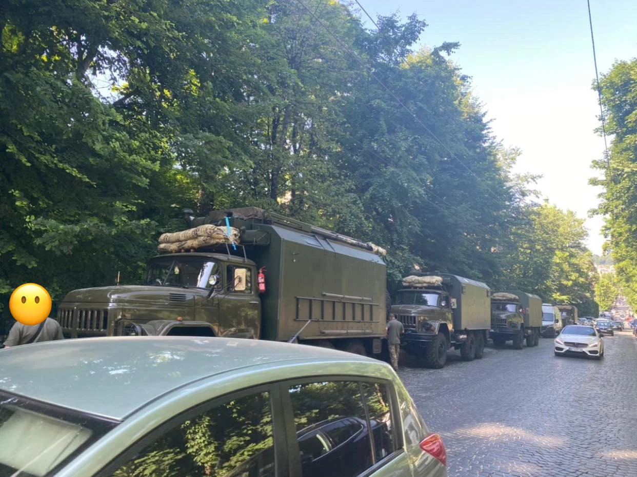 УГКЦ заявила про рейдерське захоплення Митрополичих садів у Львові