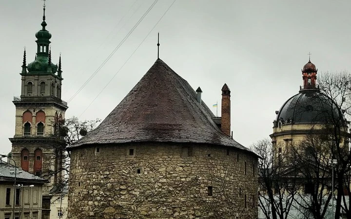 У Львові відновили унікальну бібліотеку з виданнями про мистецтво