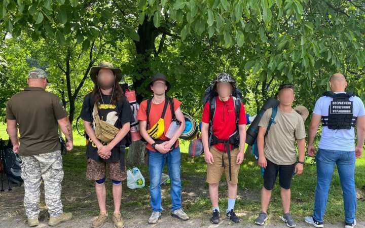 Прикордонники затримали в горах чотирьох ймовірних нелегалів