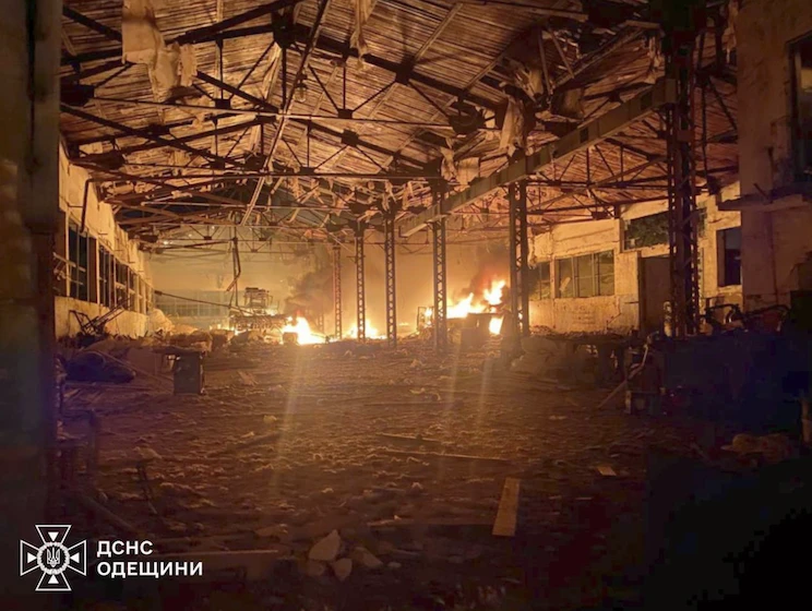 Унаслідок удару по Одеській області знищені комбайни, горів склад з очеретом