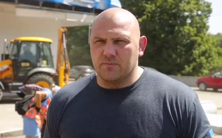На Дніпропетровщині ворожий дрон поцілив по мікроавтобусу, загинув чоловік
