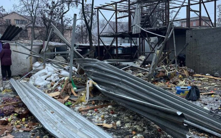 Ворог продовжує обстрілювати Донеччину: зруйновані адмінбудівлі та інфраструктурні об'єкти