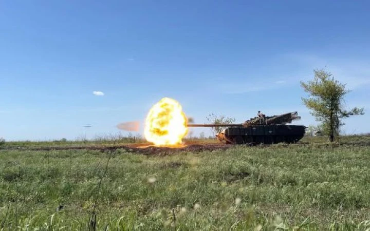 Головне за ніч та ранок понеділка, 5 травня: майже 270 боєзіткнень, бої на Покровському напрямку