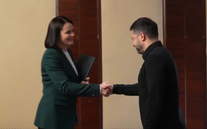 ВідеоЗеленський зустрівся з Тихановською: “Буде день, коли між нашими державами знов будуть добросусідські відносини”