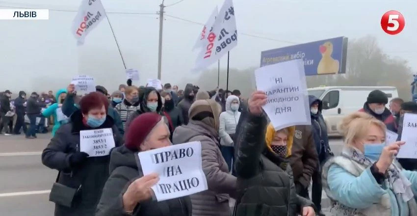 На Львівщині ФОПи на знак протесту перекривали рух на міжнародних трасах