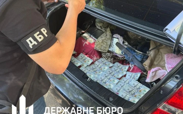 Військовий намагався підкупити прикордонника та втекти за кордон, але той 