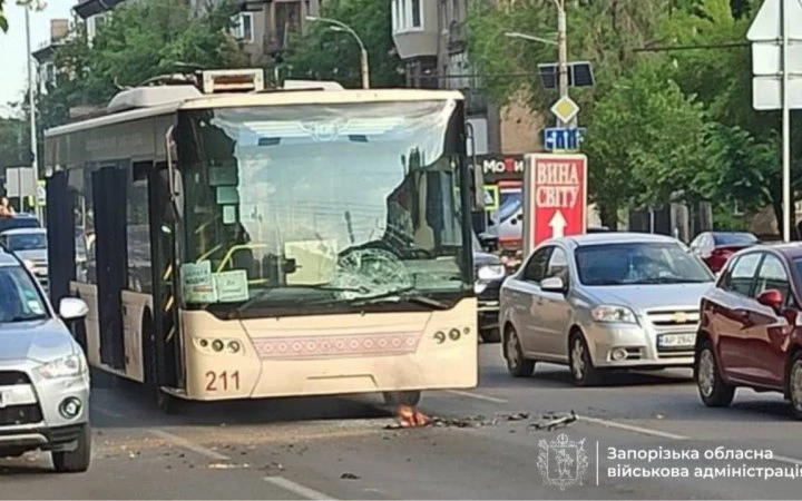 У Запоріжжі росіяни атакували громадський транспорт