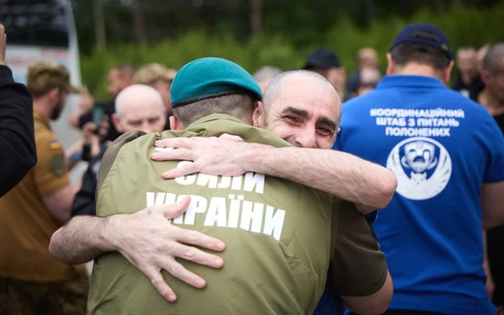 Головне за четверг, 12 червня: обмін полоненими, майже 170 боєзіткнень, авіакатастрофа в Індії