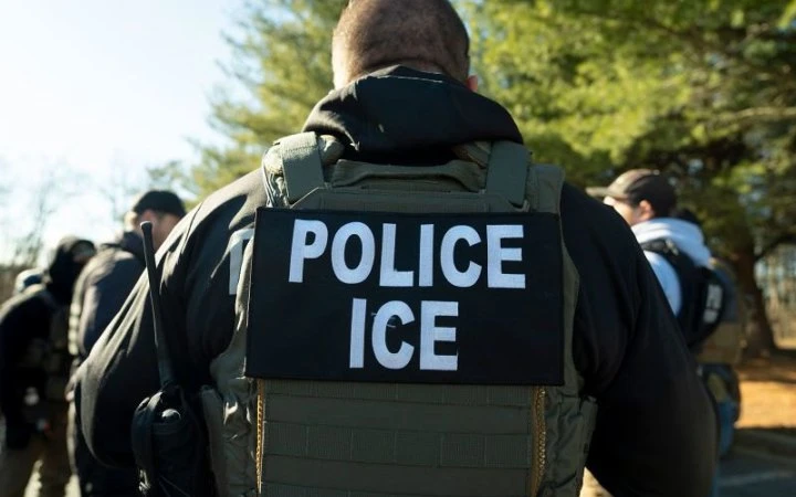Apple та Google почали блокувати програми, які відстежують агентів ICE