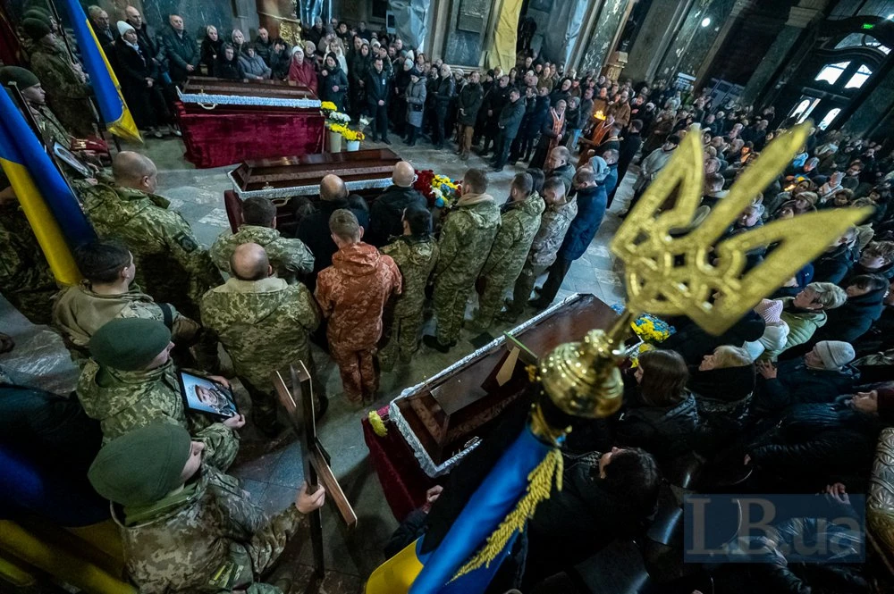 У Львові простилися з воїнами Миколою Дмитришиним, Михайлом Кострубою та Костянтином Мироновим