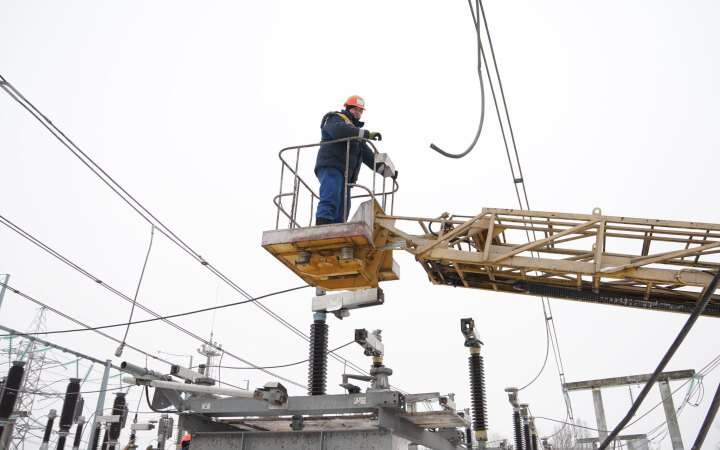 Міненерго повідомило про відключення світла і проблеми з газопостачанням через обстріли у низці областей