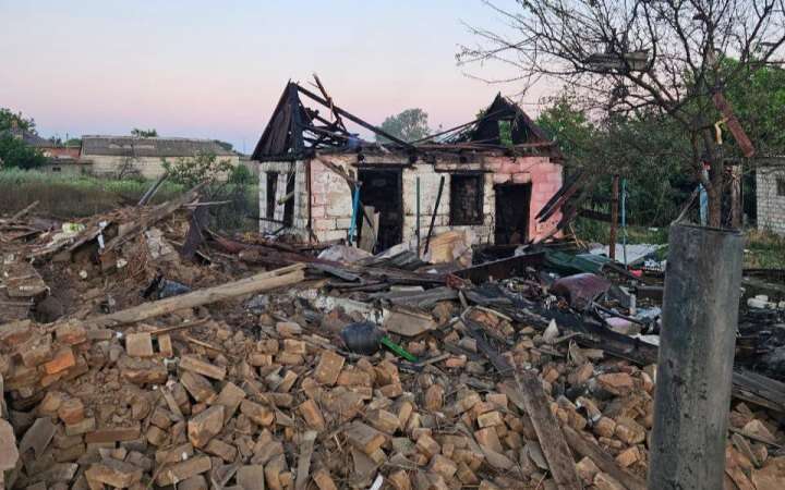 На Донеччині за добу ворог вбив 1 людину і поранив 11. Вранці на пожежну частину у Селидовому скинули ФАБ-500