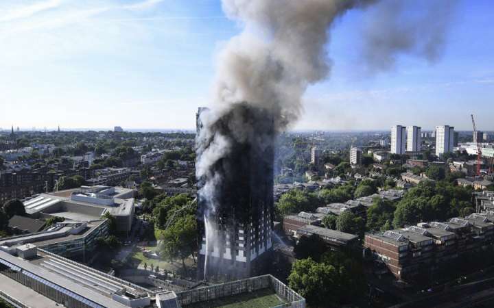 Британський уряд вирішив знести башту Grenfell, пожежа в які забрала 72 життя