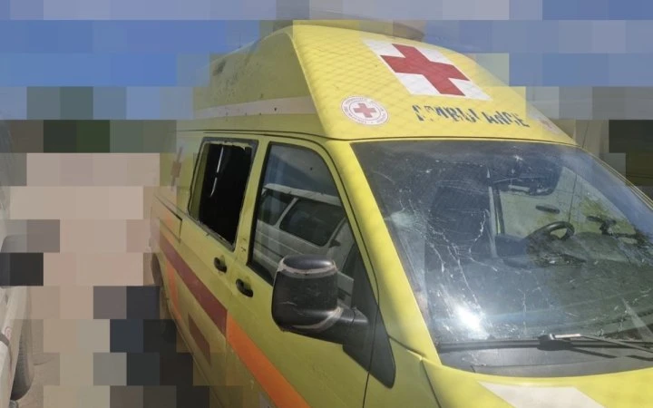 ФотоРосійські війська атакували авто місії Червоного Хреста України