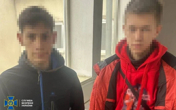 Правоохоронці затримали ще 13 паліїв, які на замовлення ФСБ нищили об’єкти Укрзалізниці та військові авто