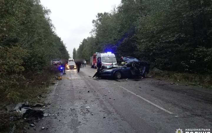 На Рівненщині зіткнулися легковик Mazda та мікроавтобус WV T5, двоє загиблих