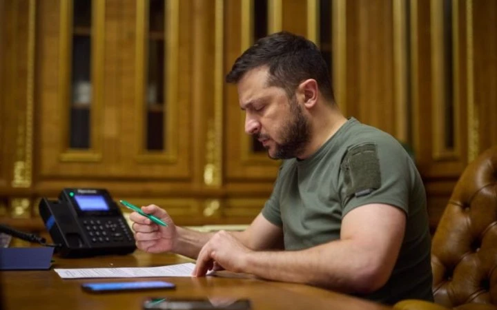 Зеленський підписав закони про продовження дії воєнного стану і мобілізації