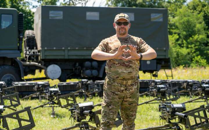 “Повернись живим” і ОККО передали територіальній обороні 600 одиниць зброї