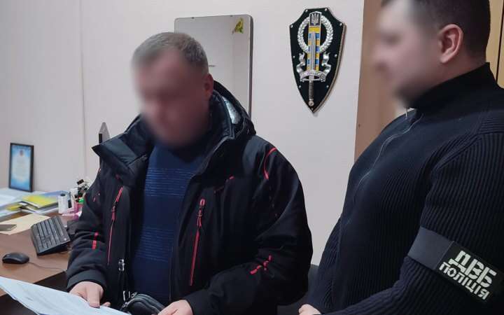 У Києві поліцейські викрили адміністраторку ТСЦ у незаконних махінаціях та посадовців автошкіл