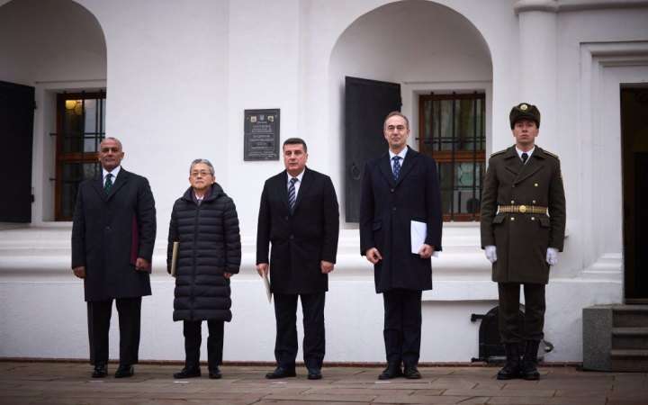 Зеленський прийняв вірчі грамоти від послів чотирьох країн