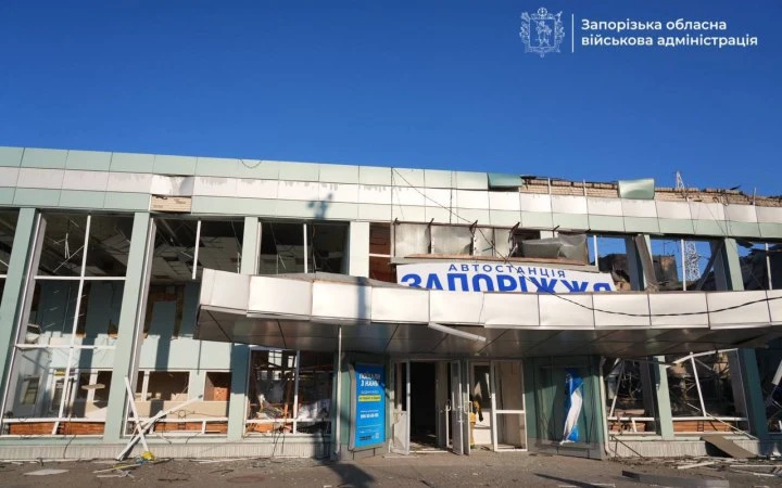Зеленський: за минулий тиждень РФ застосувала проти України понад 1000 авіабомб та майже 1400 БпЛА