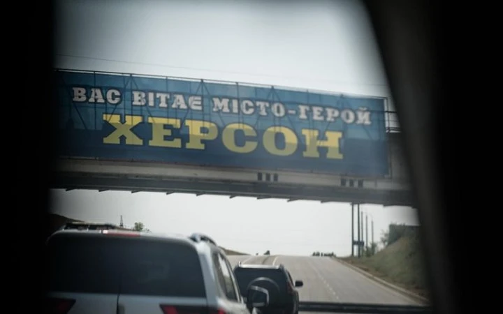 Одна людина загинула і двоє – поранені через дронову атаку РФ по Херсону
