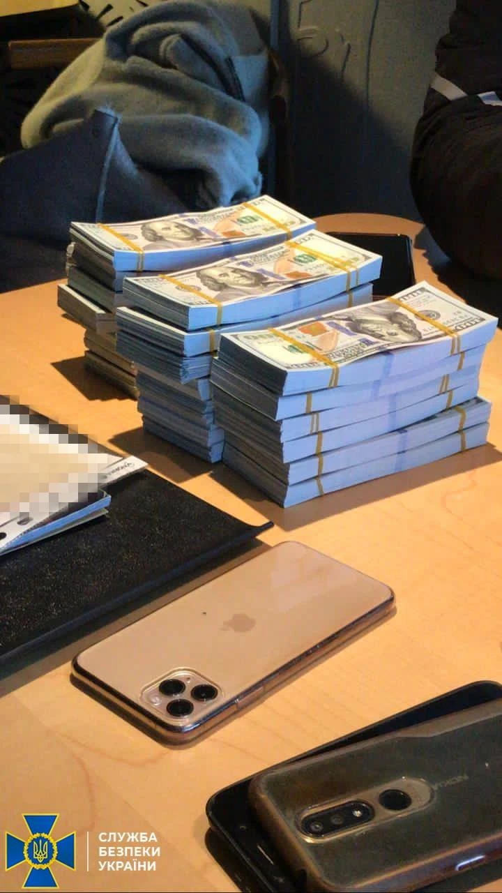 СБУ затримала двох шахраїв, які за $500 тис. обіцяли вирішити 