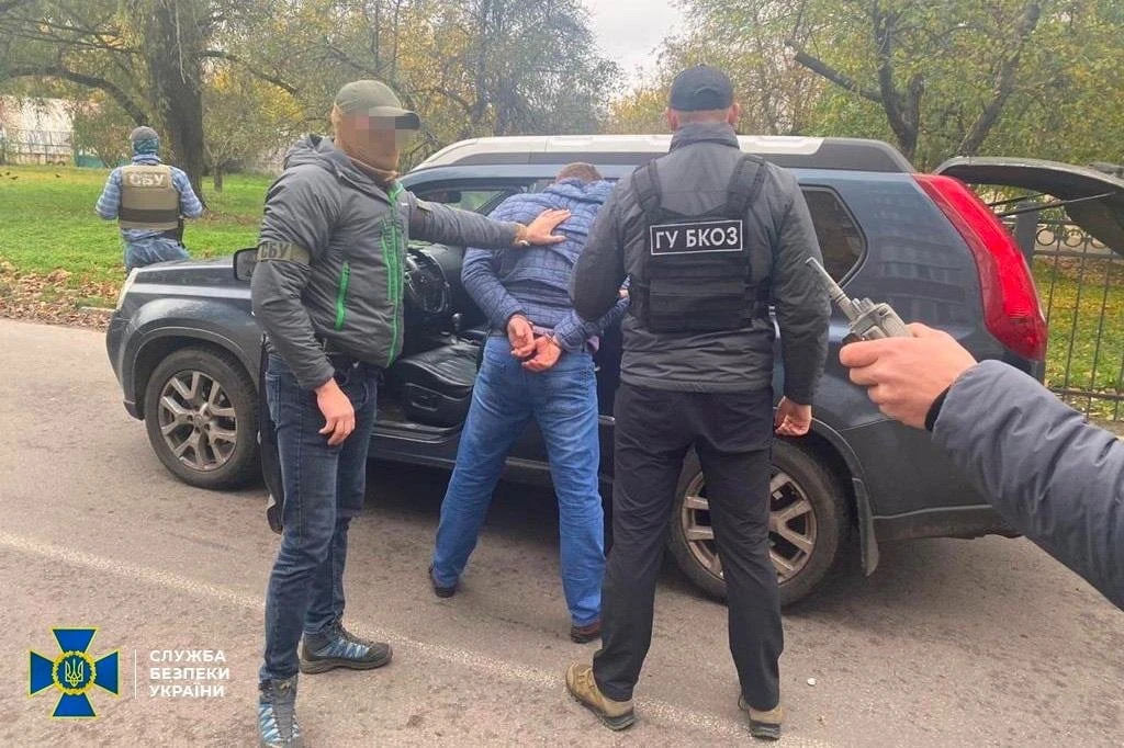 Голову Чернігівської райдержадміністрації затримали на хабарі $10 тис.