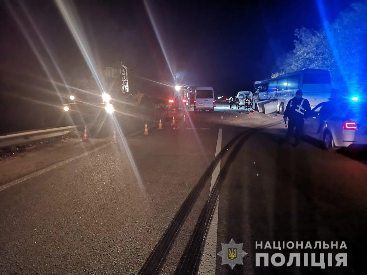 В Запорізькій області автобус зіткнувся з трактором, загинула одна людина