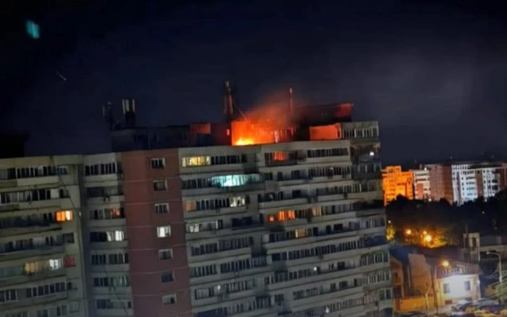 Головне за ніч та ранок п’ятниці, 29 травня: влучання в багатоповерхівку в Румунії, майже 270 боєзіткнень, пожежа на «Лукойлі»