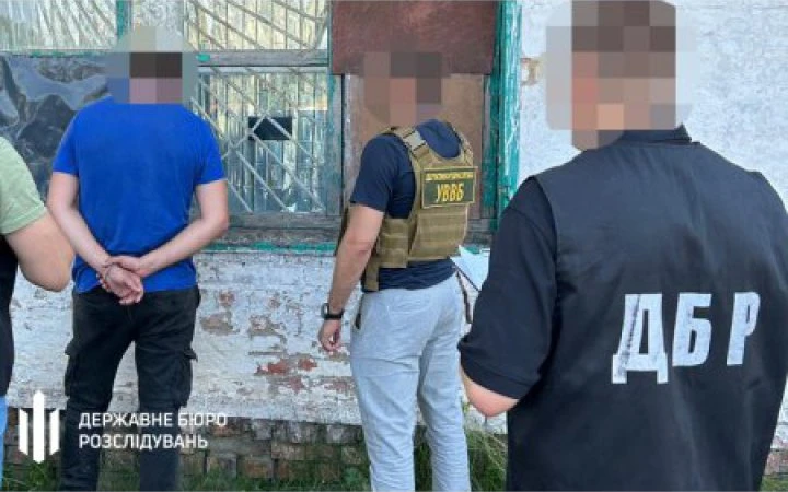 На Сумщині викрили правоохоронця який продавав дані про блокпости та паролі