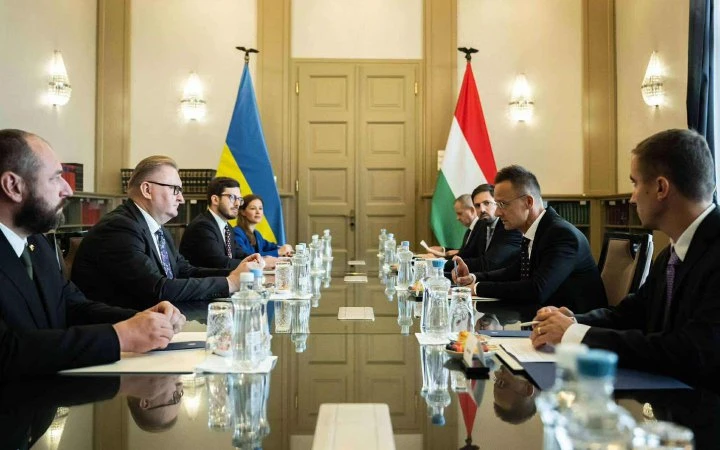 Візит до Будапешта: Україна готова розглянути “удосконалення” законодавства щодо угорської меншини