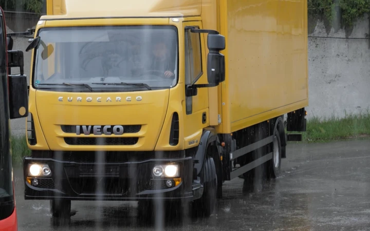 28 ОМБр отримала від волонтерів 12-тонну вантажівку з гідробортом