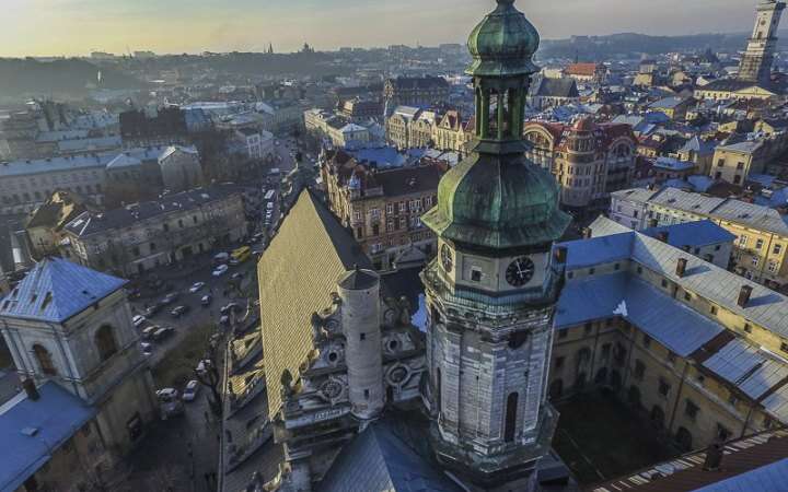 В одному з готелів Львова пролунав вибух, є поранений