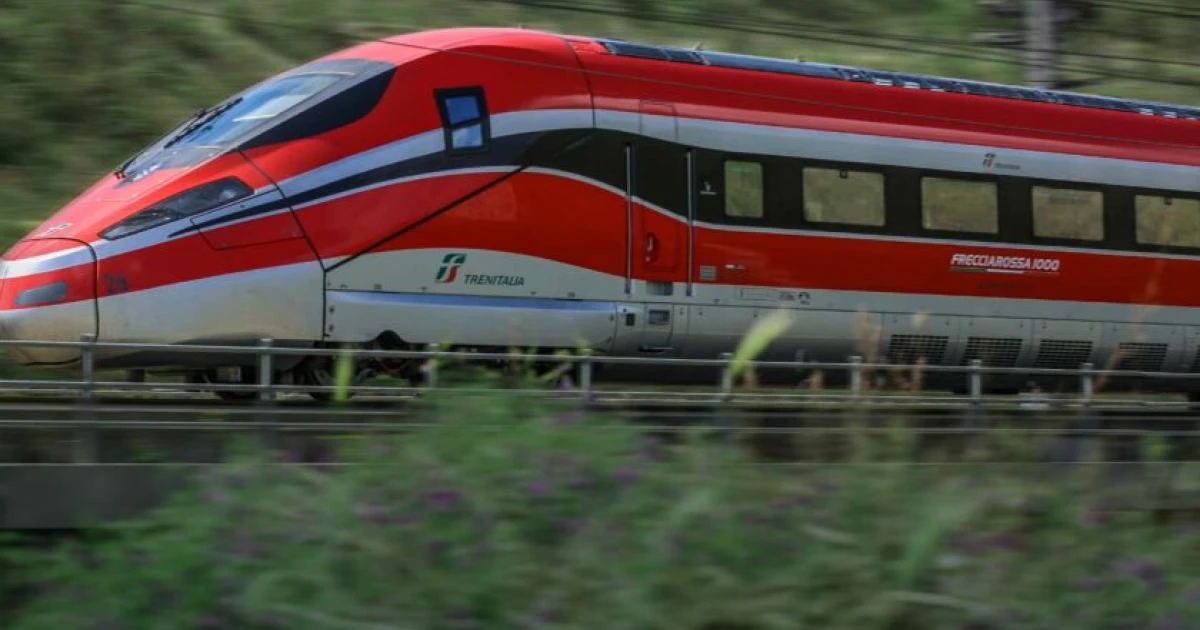 Ancora incendi in Capitanata e disagi ai treni: circolazione sospesa tra Termoli e Chieuti, interviene il Canadair