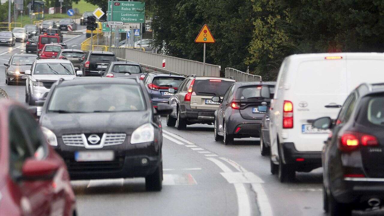 Większość sprowadzanych samochodów jest po wypadkach