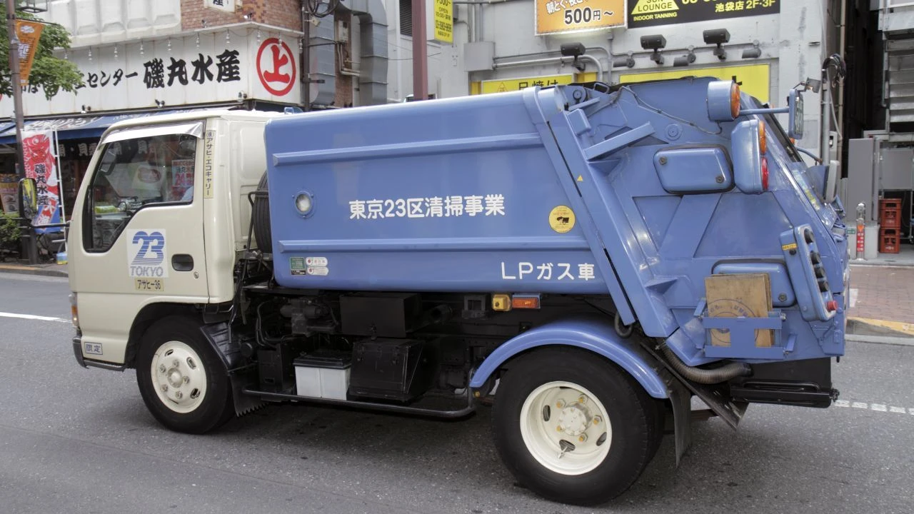 Śmieciarka wciągnęła mężczyznę. Tragedia w centrum handlowym