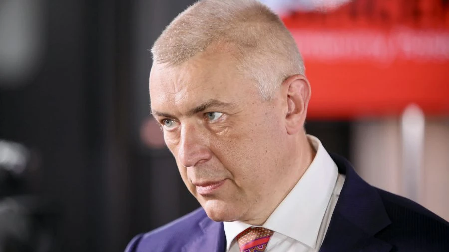 Giertych w rozkroku na drodze do Senatu? Torpeduje Staroń, zleca badania