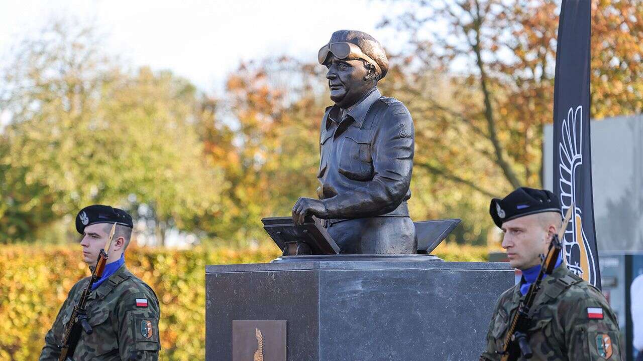 Pomnik gen. Maczka odsłonięto na Polskim Cmentarzu Wojskowym w Bredzie