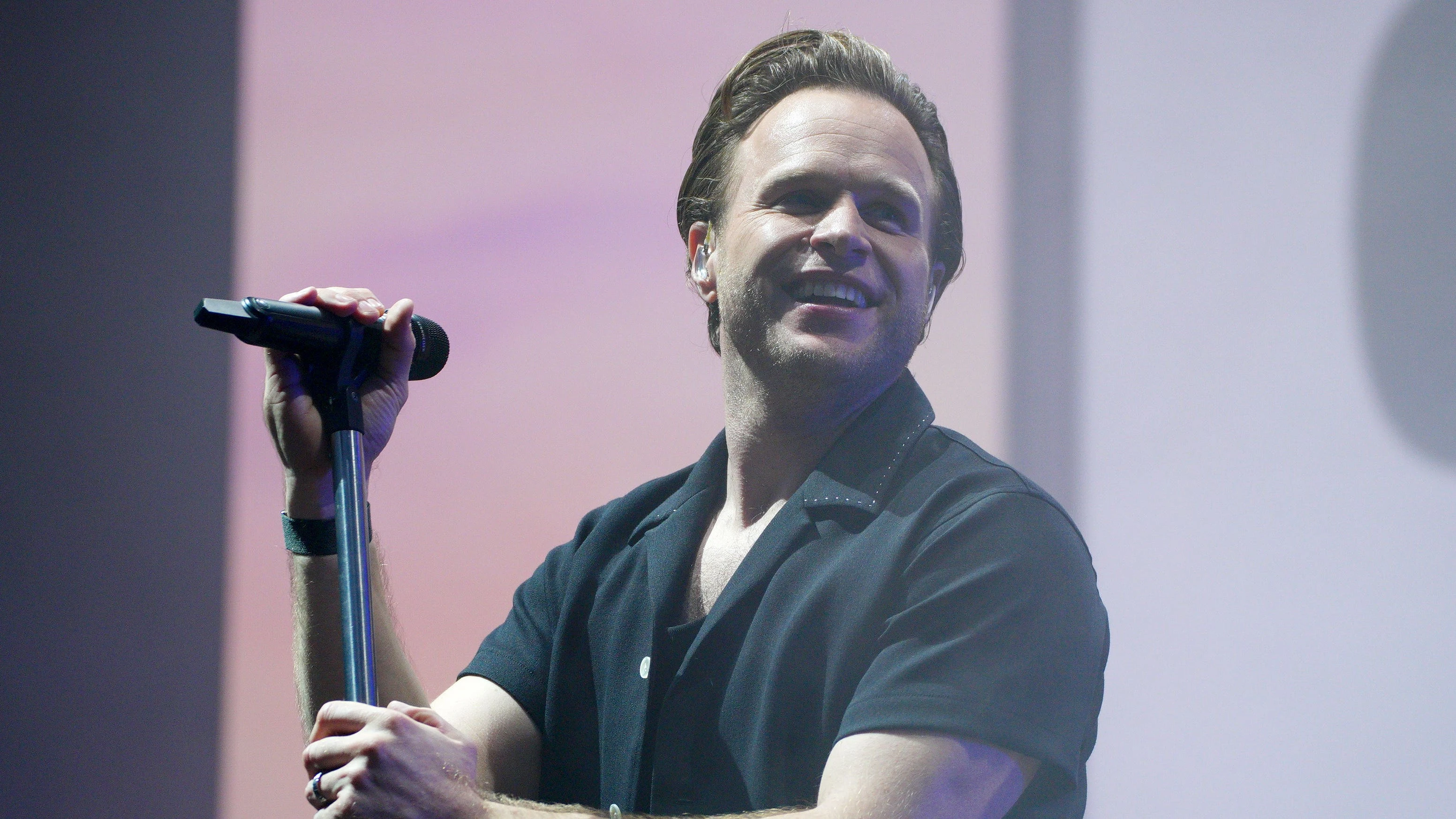 Olly Murs cancels two UK tour dates after contracting respiratory infection