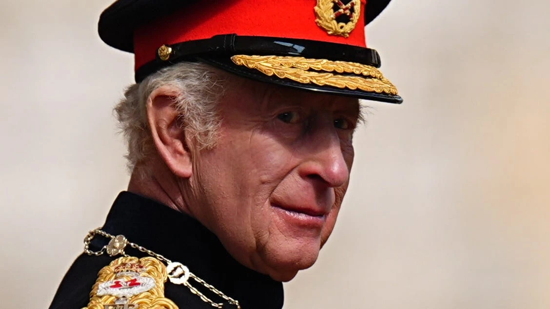 King speaks of ‘global uncertainty’ as he presents new standards to regiments