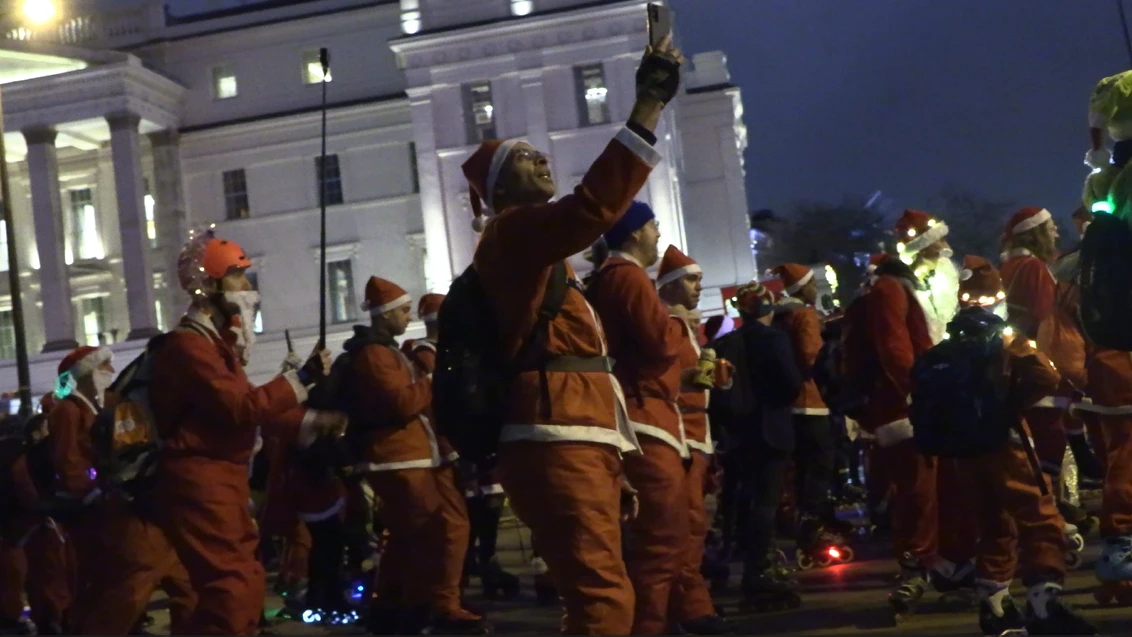 Skaters take over London streets wearing Santa outfits to pr…
