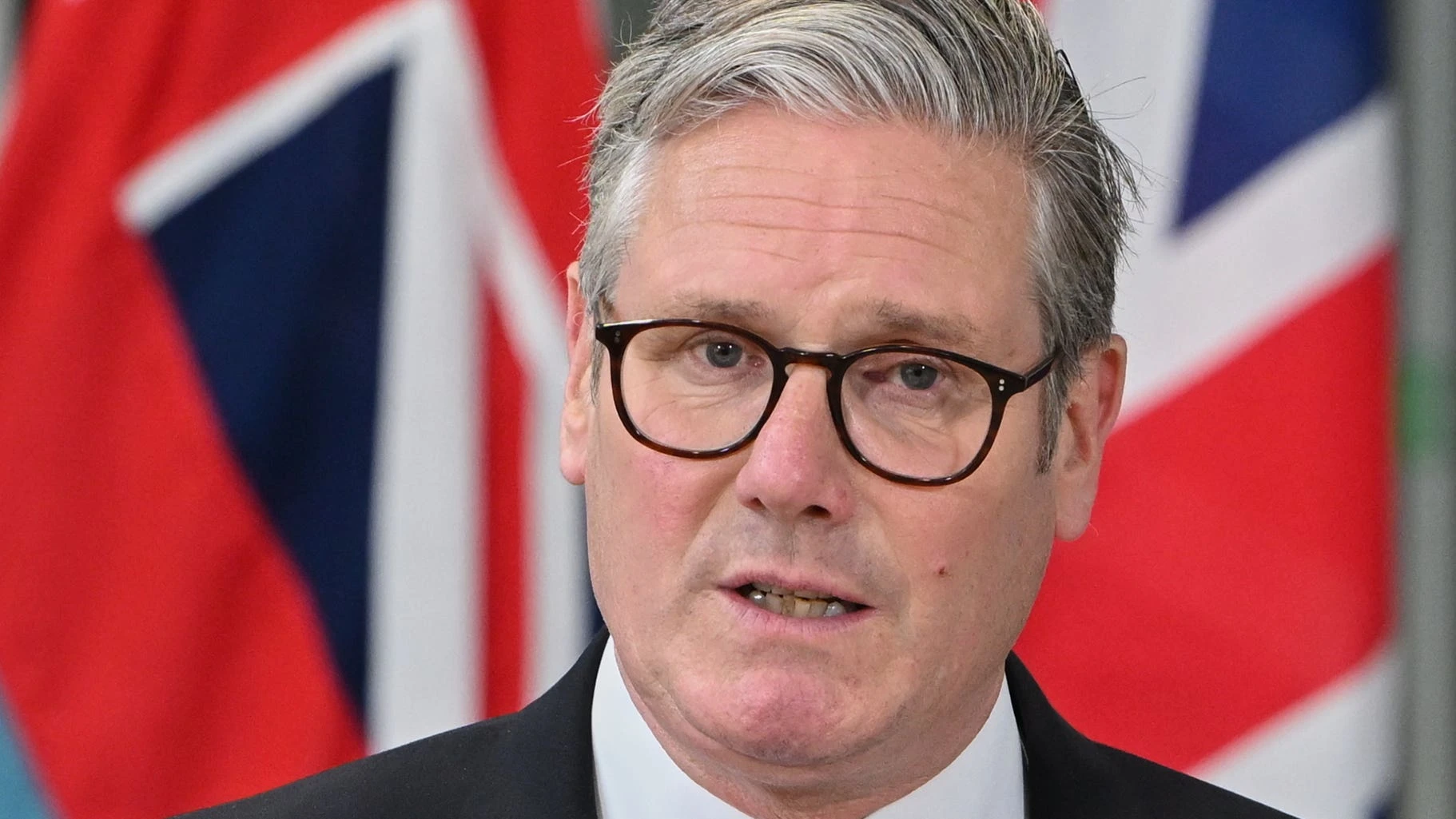 Starmer defends Chagos deal as Badenoch criticises multibillion ‘surrender tax’