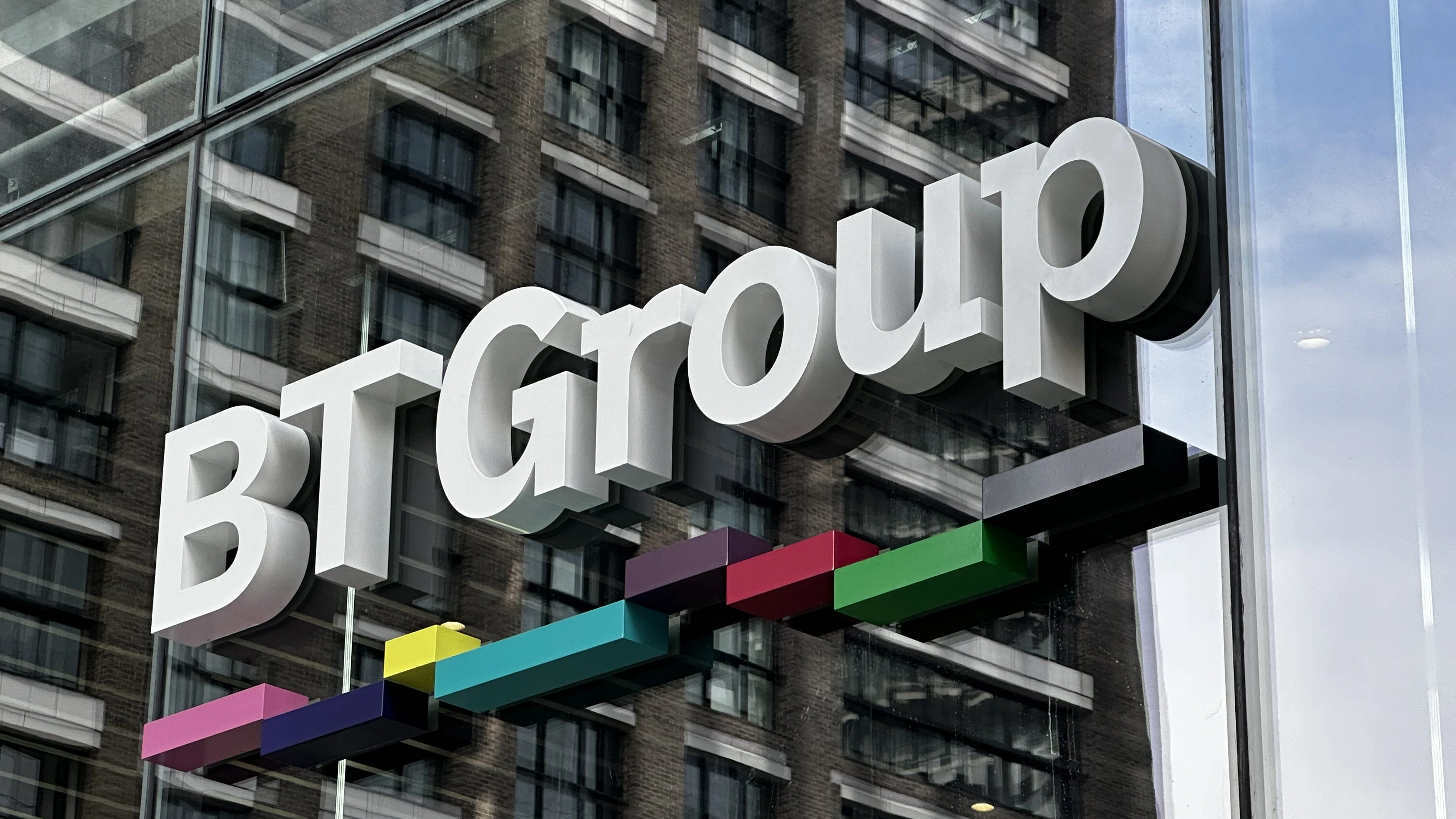 BT sees earnings holding firm amid mammoth cost-cutting drive