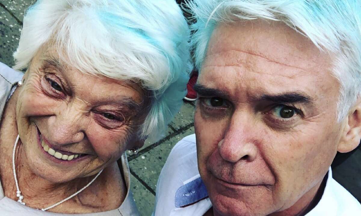 Heartbroken Phillip Schofield's bond with late mum who was always there for him