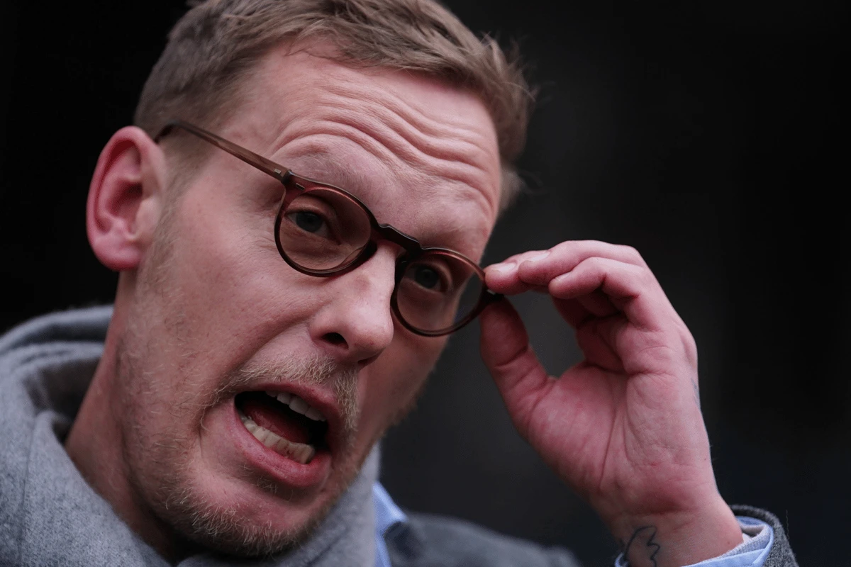 Laurence Fox charged 'after encouraging people on social media to vandalise ULEZ cameras'