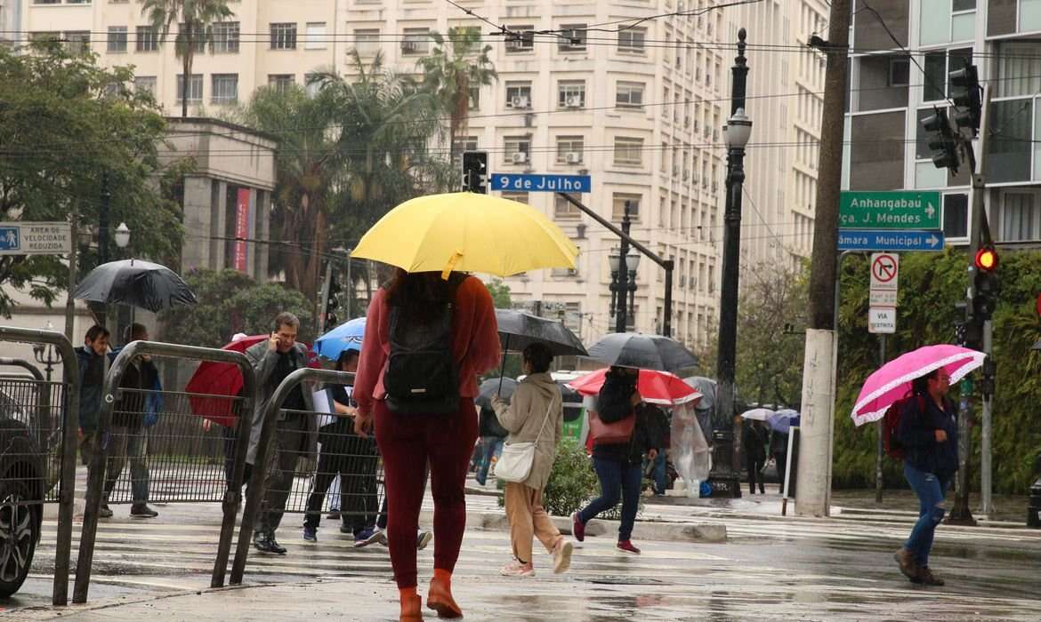 Previsão do tempo em São Paulo: segunda-feira começa quente e com pancadas de chuva