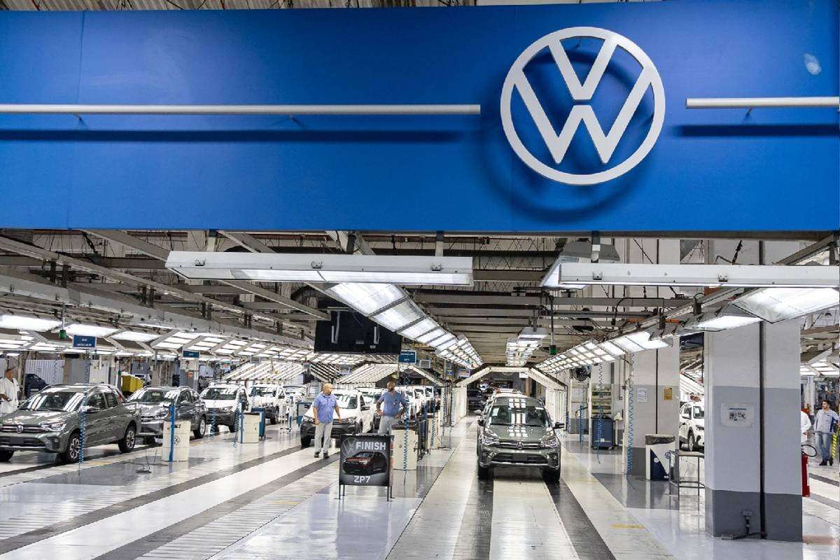 Com China desacelerando, Volkswagen vendeu menos carros do que o esperado em 2024